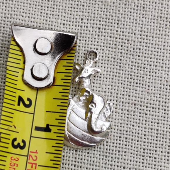 Heavy sterling Noah's arc pendant - Picture 4 of 7